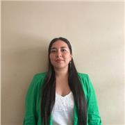 Profesora de apoyo escolar en enseñanza básica de manera online